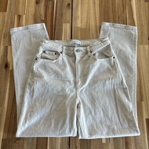 A&F The 90’s Straight Ultra HR Jeans